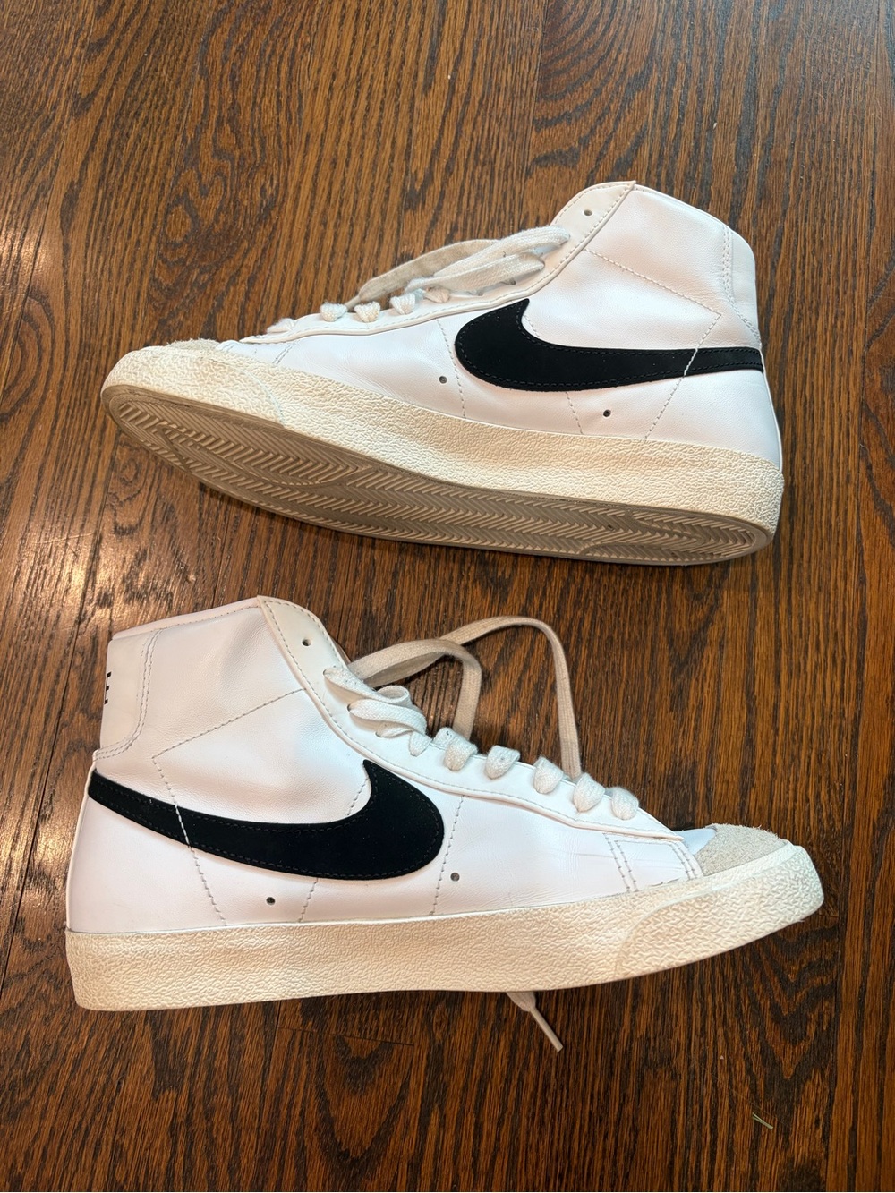NIKE Blazer Mid ‘77 Vintage High Top White Leather Sneakers - Picture 2 of 9